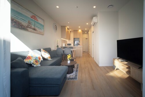 Brand new modern Townhouse with Full Kitchen