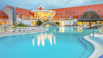 Piscina coperta, una piscina riscaldata