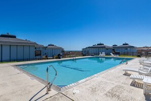 Pool - Shared Heated Pool, Boardwalk to the Beach (Port Aransas)