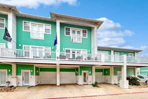 Exterior - Shared Pool and Hot Tub, Golf Cart Access (Port Aransas)