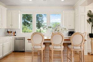 Fridge, microwave, oven, stovetop - Pool, Pickleball, Indoor/Outdoor Games, Sleeps 30+ (Dripping Springs)