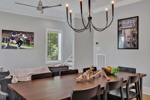 Dining - Tenor - Private Rooftop - Mins to Broadway & 12 S (Nashville)