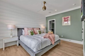 4 bedrooms, iron/ironing board, travel cot, free WiFi
