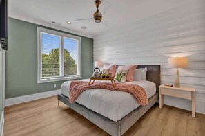 4 bedrooms, iron/ironing board, travel cot, free WiFi - Alto- Lrg Private Rooftop- Mins to Broadway & 12 S (Nashville)