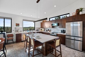 Fridge, microwave, oven, stovetop - Experience luxury at Sedona Modern Living, a spacious 3BR home in scenic West Sedona. (Sedona)