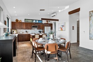 Dining - Experience luxury at Sedona Modern Living, a spacious 3BR home in scenic West Sedona. (Sedona)