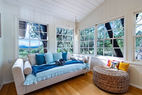 Sedona Noble House: Cozy 2BR retreat in West Sedona with stunning red rock views.