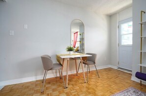 Dining - Bright and cozy entire 1 bedroom apartment  
Queen Size Bed in downtown Toronto (Toronto)
