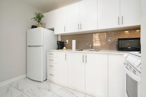 Microwave, oven, coffee/tea maker, electric kettle