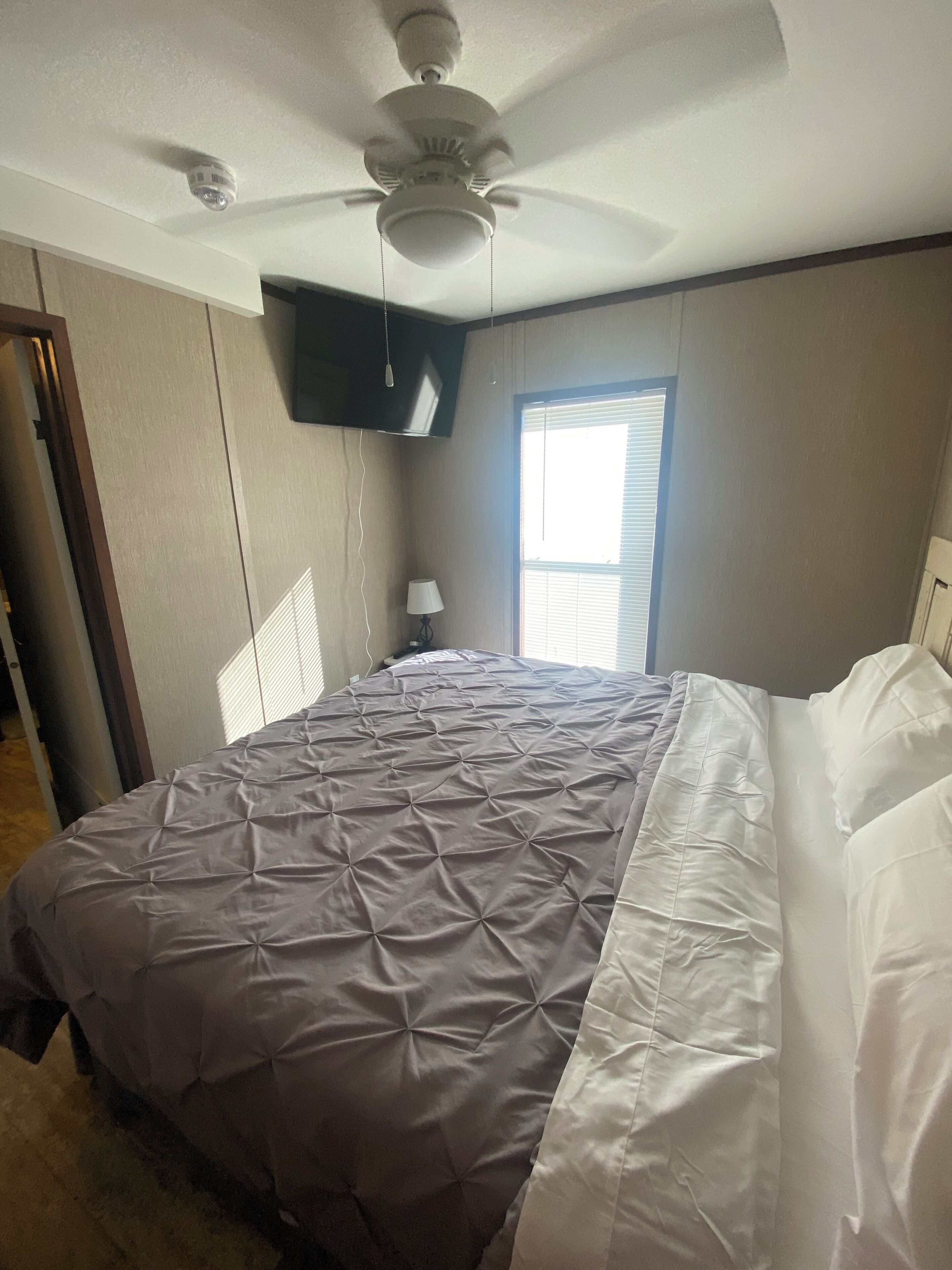 3 bedrooms, WiFi, bed sheets, wheelchair access