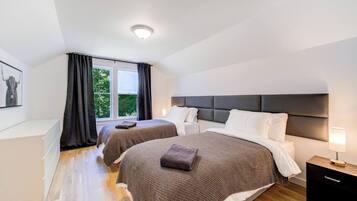 4 bedrooms, iron/ironing board, free WiFi, bed sheets