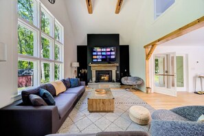 TV connectée, cheminée