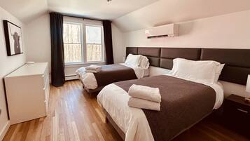 4 bedrooms, iron/ironing board, free WiFi, bed sheets