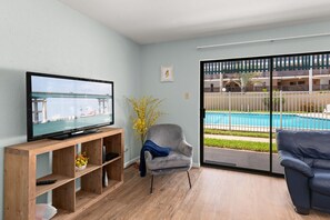 Smart TV, stereo - #112 Waterfront, Fishing Docks, Ground Floor! (South Padre Island)