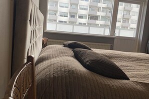 2 chambres, fer et planche à repasser, Wi-Fi, draps fournis