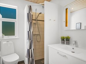 Bathroom - "Ahto" - 600m to the fjord by Interhome (Højslev)