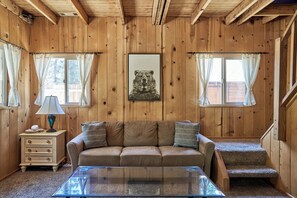 TV, books, printers - Charming Big Bear Cabin (Big Bear)
