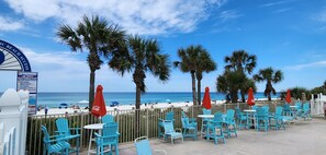 Outdoor dining - Exceptional beach resort townhouse, located in gated community, many ammenities  (Panama City Beach)