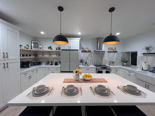 Modern Vineyard Oasis 2 br/ 2ba