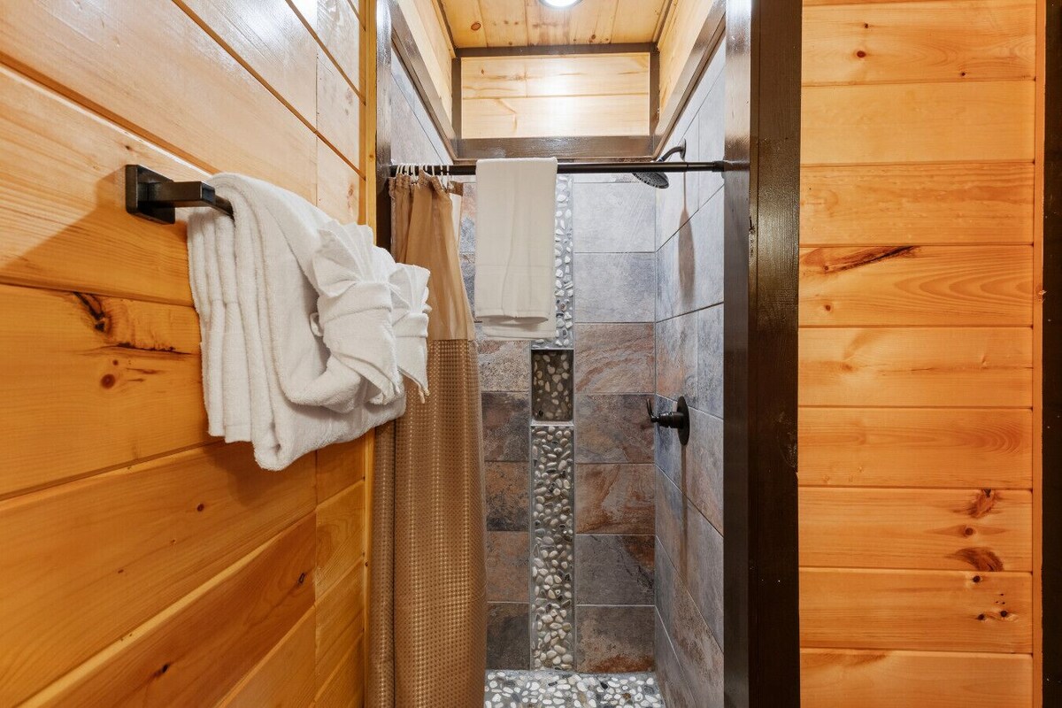 Photo 111 of Mountain Majesty By Ghosal Luxury Lodging
