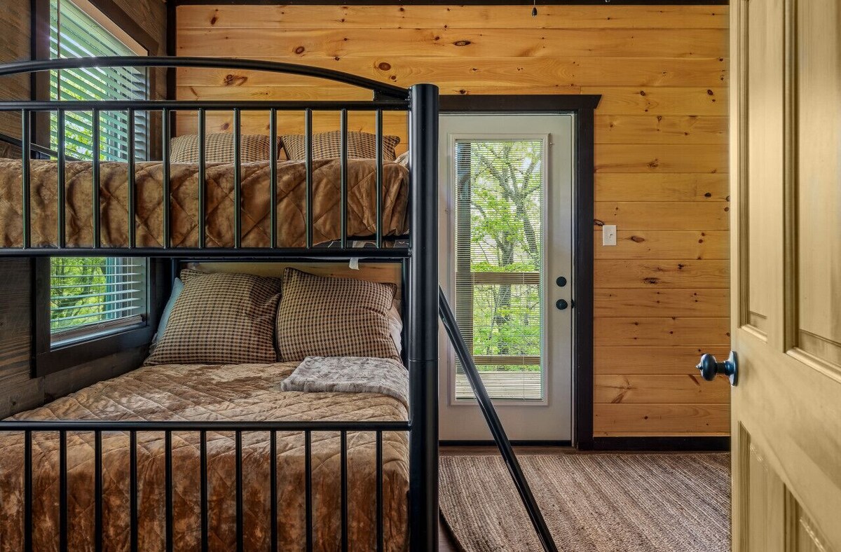 Photo 113 of Mountain Majesty By Ghosal Luxury Lodging