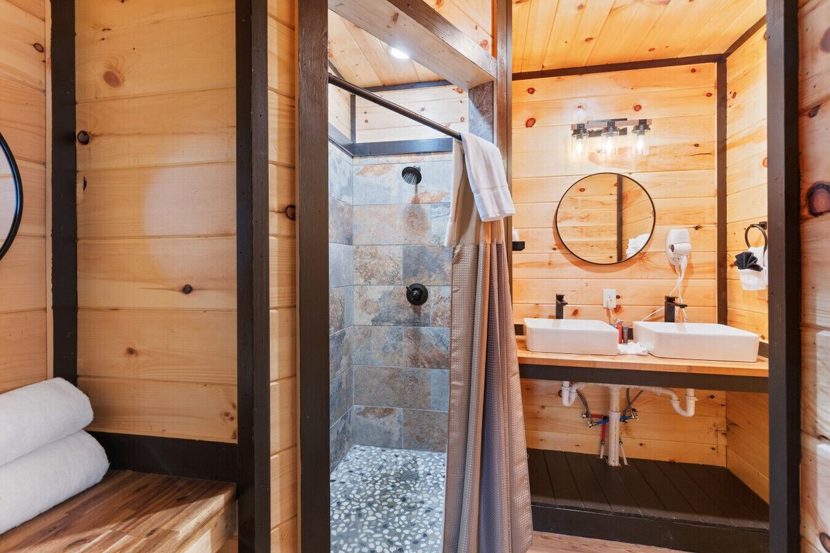 Photo 103 of Mountain Majesty By Ghosal Luxury Lodging