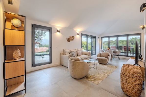 TV - Apt 3 bedrooms with terrace, St. Maxime, France (St. Maxime)