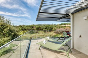 Property grounds - Apt 3 bedrooms with terrace, St. Maxime, France (St. Maxime)