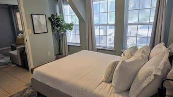 1 bedroom, desk, free WiFi, bed sheets