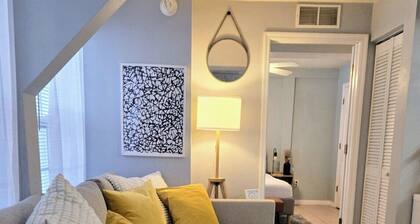 The Port - Walkable to University of Florida, includes Parking