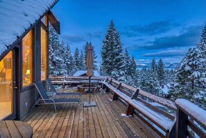 Outdoor dining - Dollar Point Escape | Walk to Beach, Lake Views (Tahoe City)