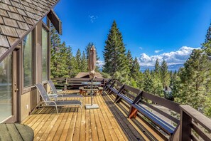 Terrace/patio - Dollar Point Escape | Walk to Beach, Lake Views (Tahoe City)