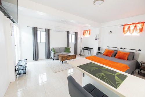 Hilltop View: Convenient & Peaceful Studio Haven