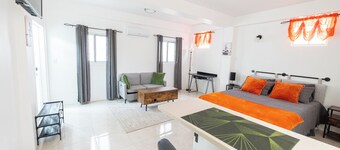 Hilltop View: Convenient & Peaceful Studio Haven