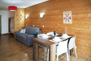 Dining - Studio for 4 people in the heart of the resort of Les Orres 1650 (LES ORRES 1650)