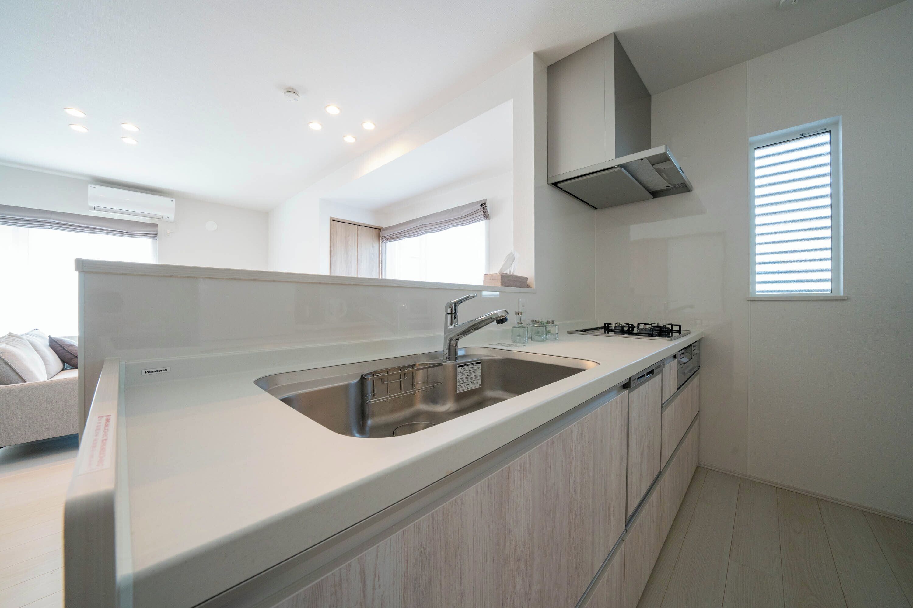 Full-size fridge, microwave, stovetop, electric kettle