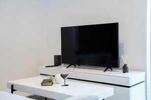 Flat-screen TV - LUMIERE VISTA (Sapporo)