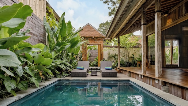 A pool area with two lounge chairs and a wooden pergola. - The Ulon Ubud Villa (Ubud)