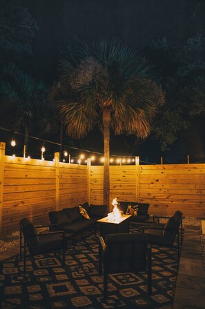 Terrace/patio - Entire house, hot tub, free private parking, laundry, arcade room, dogs welcome! (Myrtle Beach)