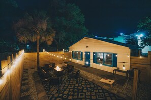 Terrace/patio - Entire house, hot tub, private parking, BBQ, laundry, arcade room, dogs welcome! (Myrtle Beach)