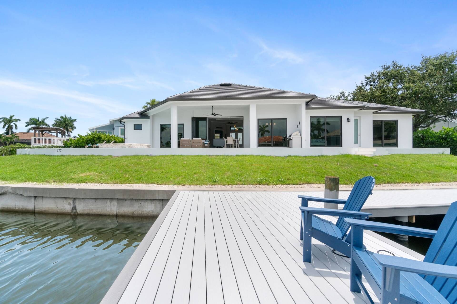 المنشأة من الخارج