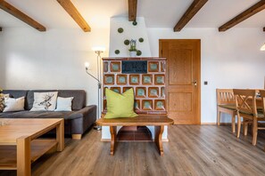 TV, fireplace, stereo