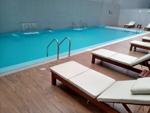 Outdoor pool - Beautiful 3 beds/ 2 baths Apartment near RPalma Clinic, pool & gym (La Victoria)