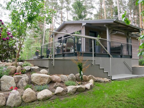 Ferienhaus 'Am Kiefernweg 1' mit Seeblick, privater Terrasse und eigenem Garten