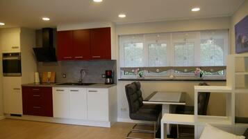 Kühlschrank, Ofen, Herdplatte, Geschirrspüler