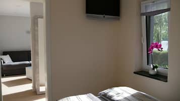 1 bedroom, bed sheets