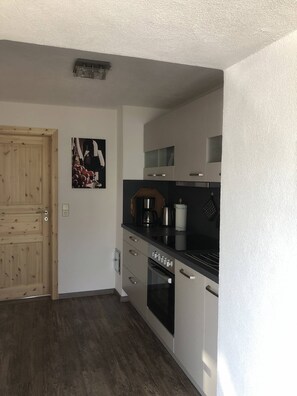 Kühlschrank, Ofen, Herdplatte, Geschirrspüler