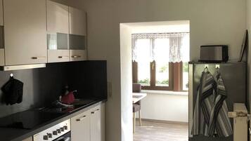 Kühlschrank, Ofen, Herdplatte, Geschirrspüler