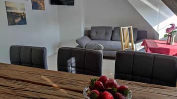 TV, tavolo da ping pong