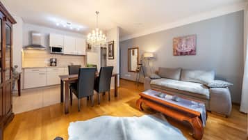 Fernseher, DVD-Player, Stereoanlage